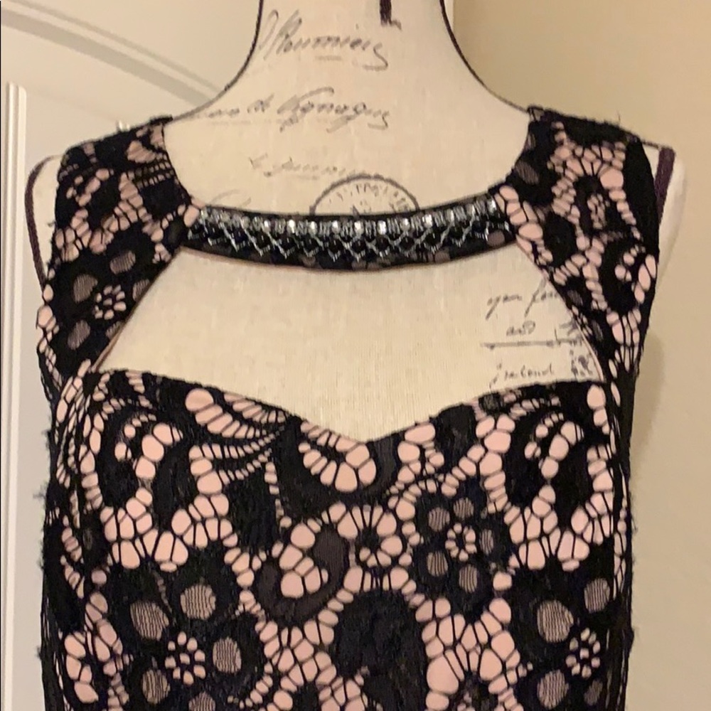 Beautiful lace black evening gown - Picture 4 of 7